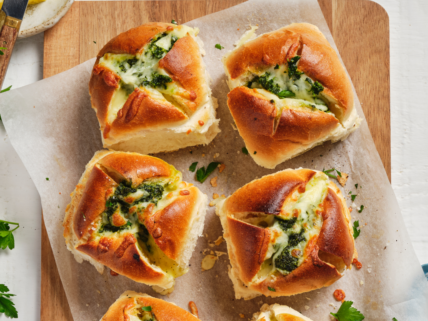 Garlic Bread Cheesy Pull-Apart Rolls